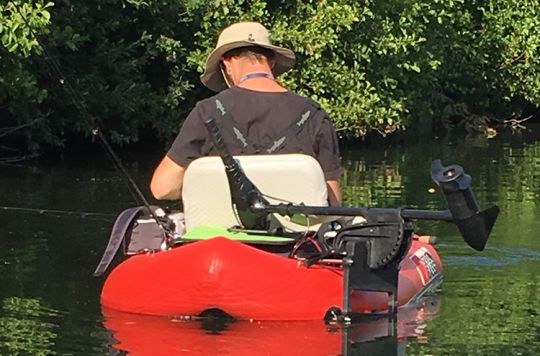 Motorize your float tube, an interesting option for fishing large areas