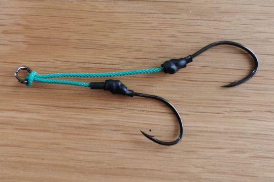 Assist hook pour la pêche à la mer avec des jigs