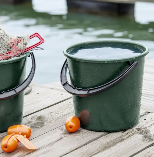 Seau fabriqué à partir de filet de pêche