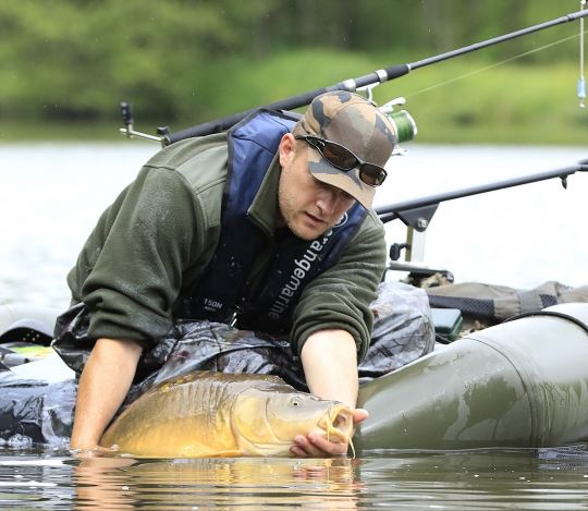 A new approach to carp fishing with the floating rod pod!