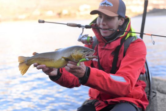 Louis ouvre le bal avec ce joli poisson pris au Skeleton Delalande.