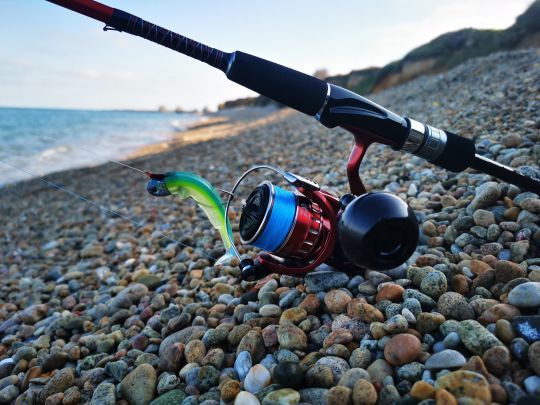 L'ensemble canne Daiwa Saltist 742 d'une longueur de 2.24m associée au Daiwa BG LT RR en taille 3000 avec une tresse en PE 1 permet d'optimiser vos distances de lancer