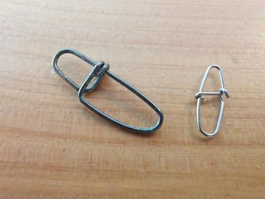 Certaines agrafes ne sont pas forcément simples à ouvrir et ne conviennent pas tous les leurres en raison de leur faible ouverture.