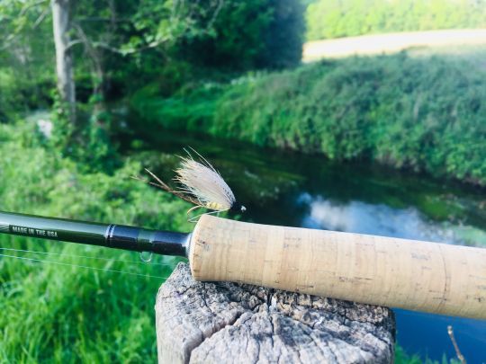 Belle imitation du sud-imago de mouche de mai montée par l'auteur