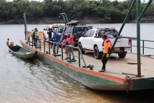 Traversier sur le rio Bita.