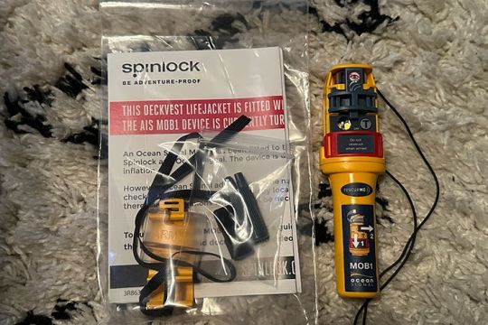 Balise armée avec ses accessoires pour la suite du montage