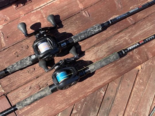 Je suis obligé de comparer l'ancienne (en bas) et la nouvelle version (en haut).