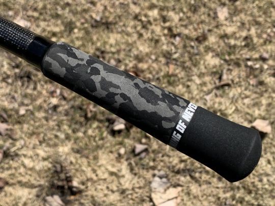 Le manche est long pour donner un bon bras de levier.