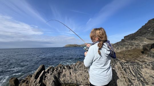 La pêche du bord est une superbe école pour qui souhaite débuter la pêche en mer.