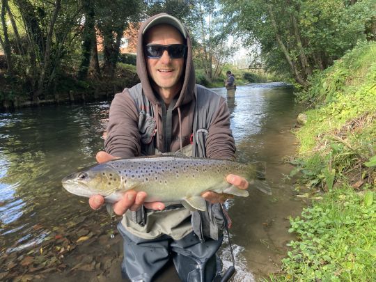 Jolie truite de mer de plus de 50 cm prise par Lionel au premier lancer sur le poste. Comme souvent la première dérive, si elle est bien effectuée, est décisive! 