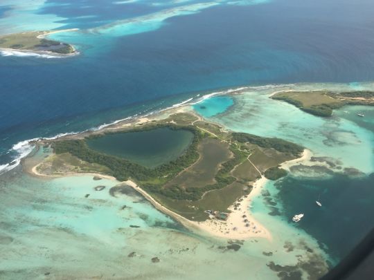 Los Roques offre un large choix de pêches pour le bonefish mais aussi de nombreuses espèces. Ici Francisky avec alternance de plages, flats et barrière de corail