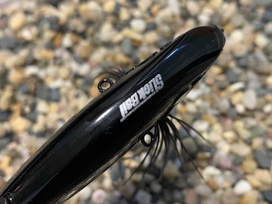 Il y a 3 points d'attache de la ligne.