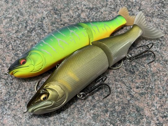 L'ancienne version, en haut, souffrait de quelques défauts.