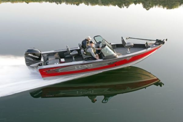 The Lund 2175 Pro-V is a top-of-the-range fishing boat