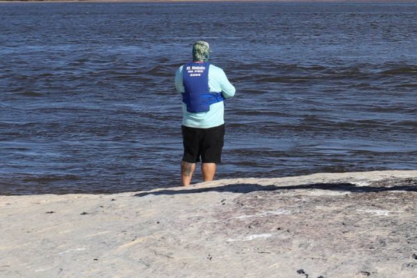 Even when fishing from shore, a lifejacket can be indispensable!