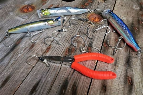 Hooks to equip your lures for bluefin tuna fishing