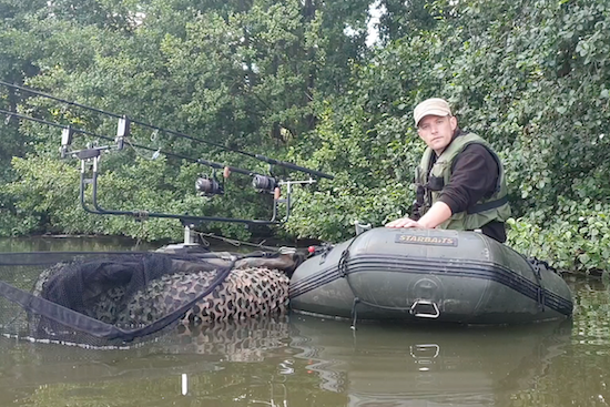 Fast carp fishing from a boat: how to make a floating rod pod?