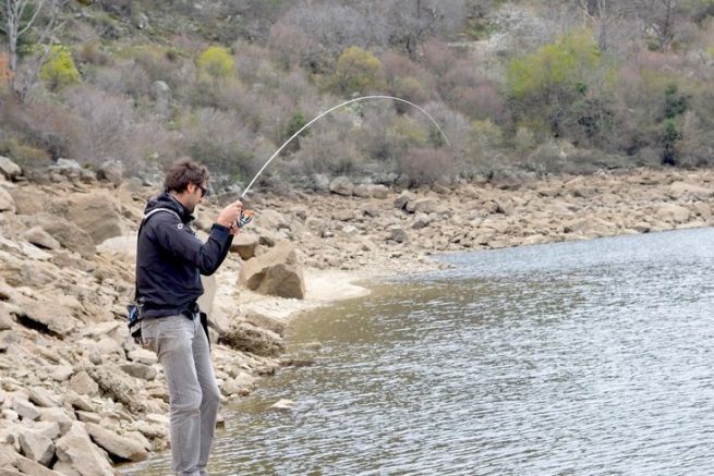 The ideal equipment for trout fishing with lures in reservoirs