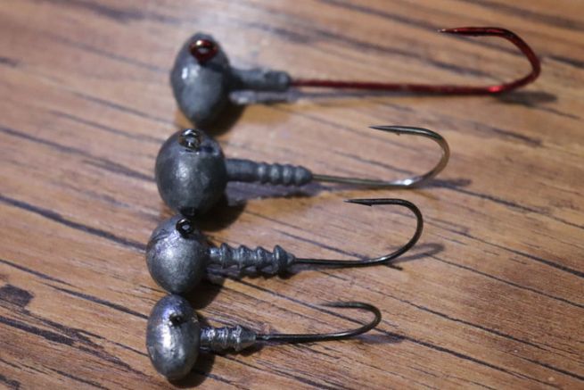 Vertical fishing: choosing the right hooks for your lures