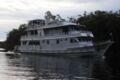 The hotel boat Kalua I.