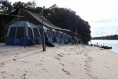 Fishing camp of Pura Pesca on the Tomo river.