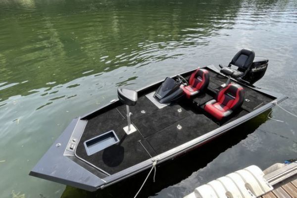Nakhoda bass-boats available on the French market
