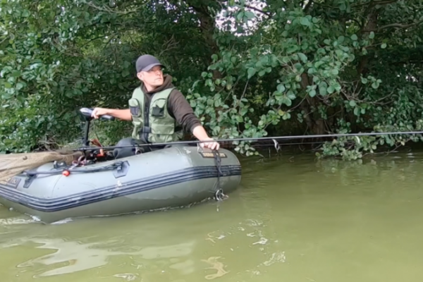 Carp fishing from a boat, how to tackle it?