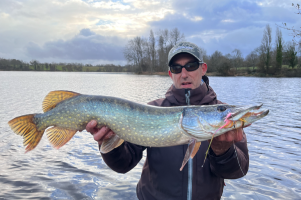 A beautiful autumn pike fly-fishing session in Southern Brittany