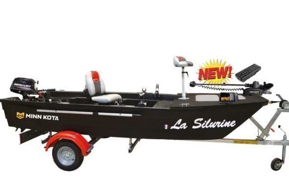 Pack superluxe Silurine 4 m Bass Boat Blacky, make your fishing easier