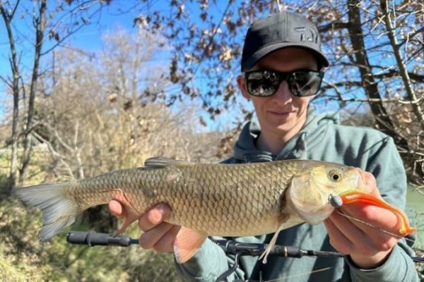 Chub fishing in flooded rivers at the start of the season