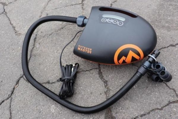 Inflate your float-tube with the Outdoor Master electric air pump