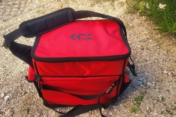 Daiwa Surf bag, the ideal compromise between body and backpack