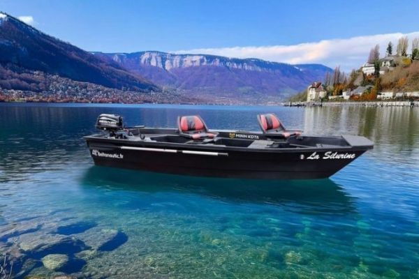 Carnivorous fishing: Silurine 4m Black Fish, the reference boat