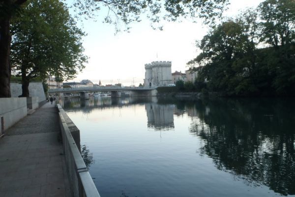 Fishing on the Meuse at Verdun: street fishing at a historic site