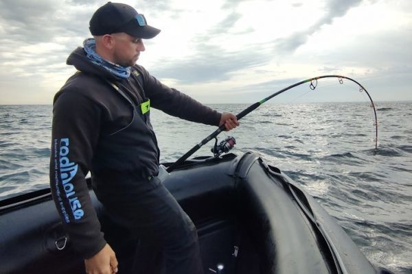 Despite the size of the lures used for bluefin tuna fishing, the balance determined by the hooks remains essential for the lure