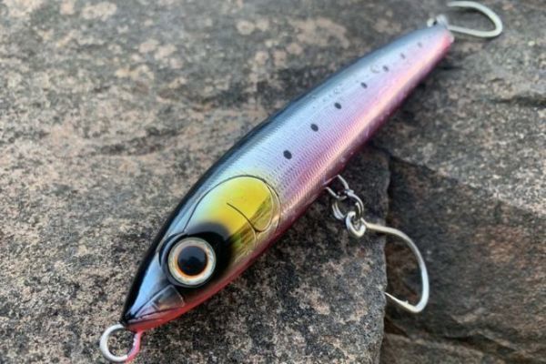 The shape of the Bungy Pencil 160 gives several strokes.